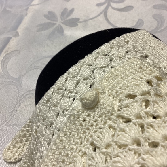 CROCHET VINTAGE GLOVES. Dainty ! - Picture 2 of 3